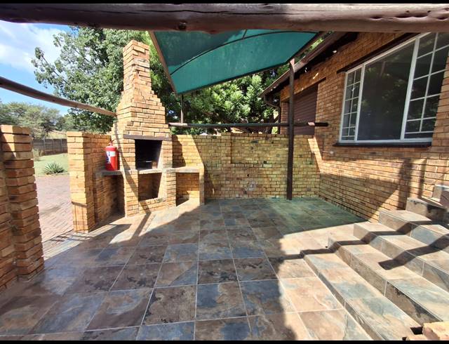 3 BEDROOM TOWNHOUSE FOR SALE IN SAFARI GARDENS